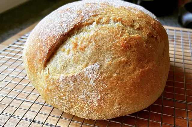 Bread in 20 Minutes – Quick and Easy Recipe for Busy Lives 3 Freshly baked quick bread loaf sliced warm on a wooden cutting board.