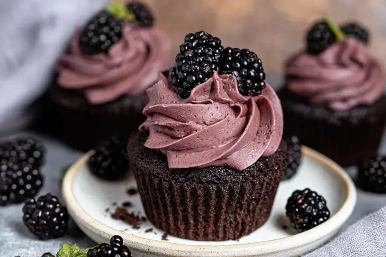 chocolate blackberry cupcakes