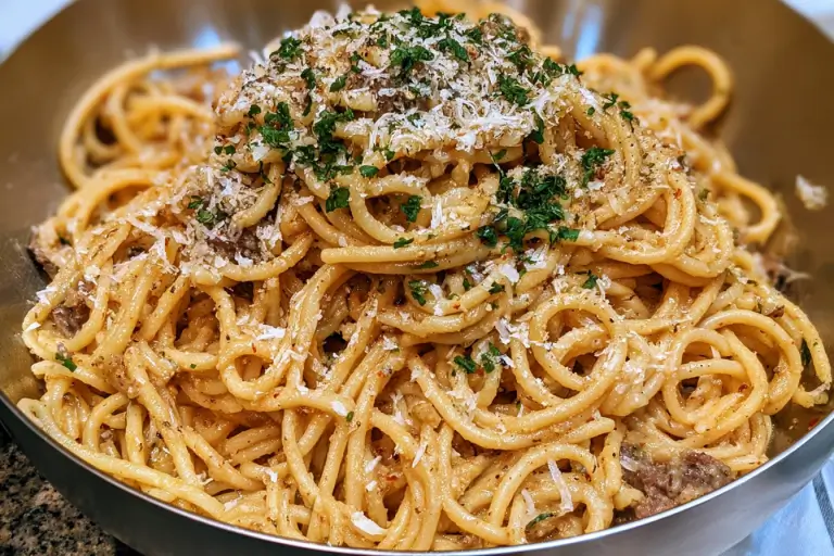 creamy beef and garlic spaghetti