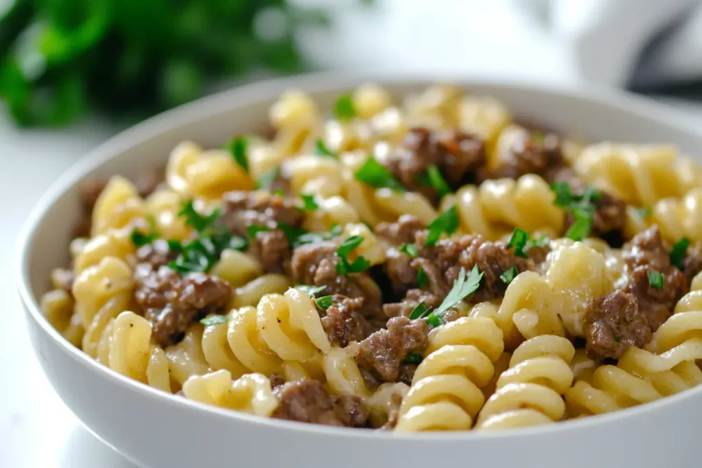 One-Pot Cheesy Beef and Garlic Butter Pasta Recipe – Easy & Flavorful Meal 2 One-Pot Cheesy Beef and Garlic Butter Pasta in a Bowl