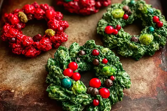 How to Make Christmas Wreaths: A Festive Holiday Treat 4 cornflake Christmas wreath cookies How to Make Christmas Wreaths: A Festive Holiday Treat