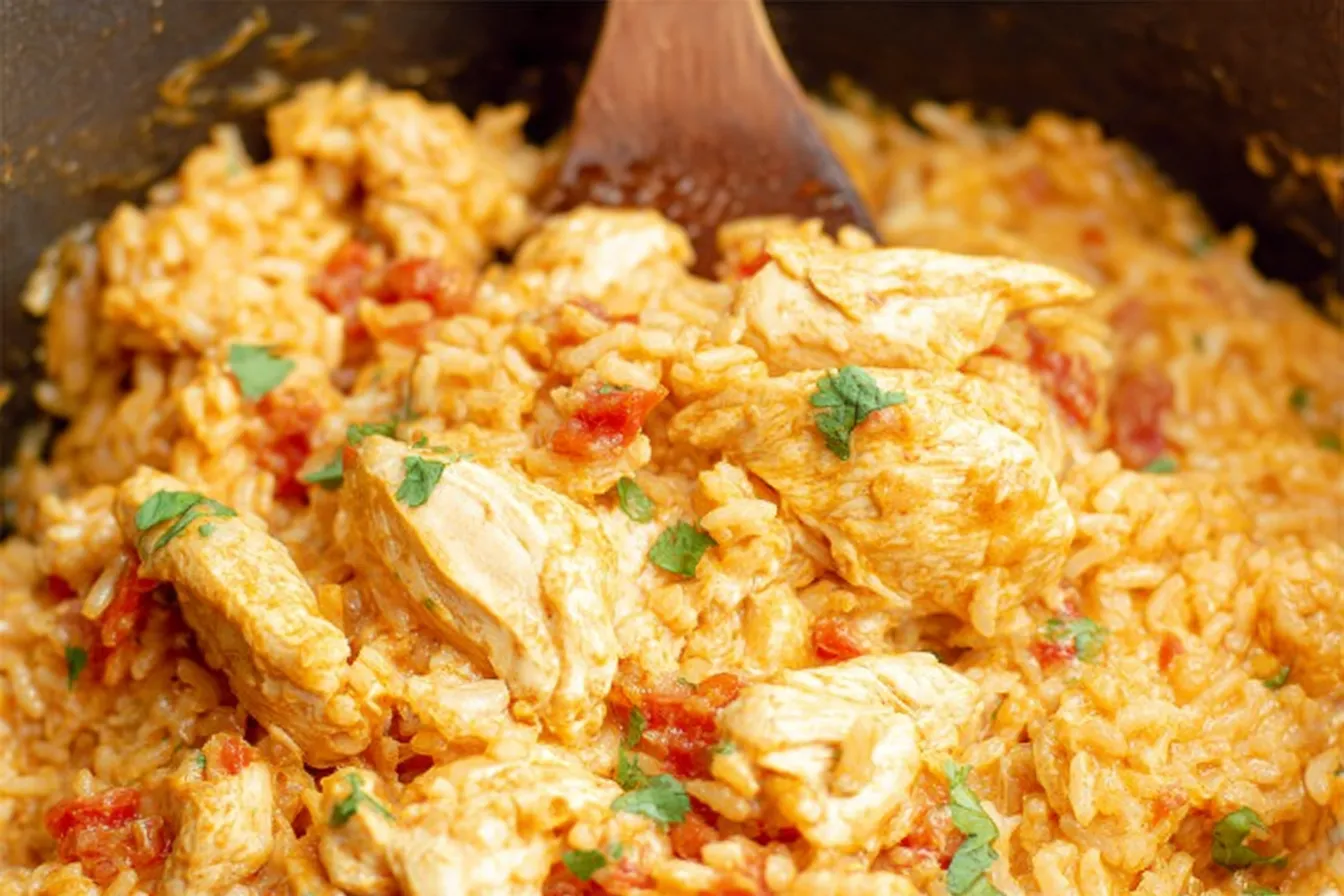 Easy One Pot Queso Chicken and Rice 