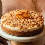 Apple Crumble Cheesecake: A Visual Treat